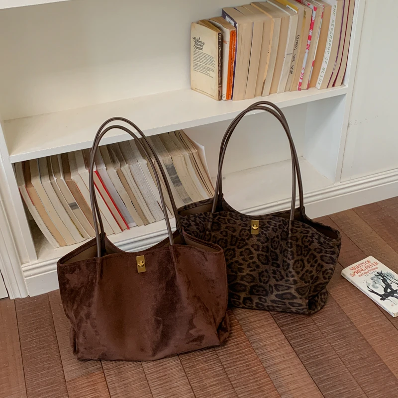 レトロなレオパード柄のスエード製トートバッグ。高級感のある大 - Luxury Bags Tote のレビューと価格